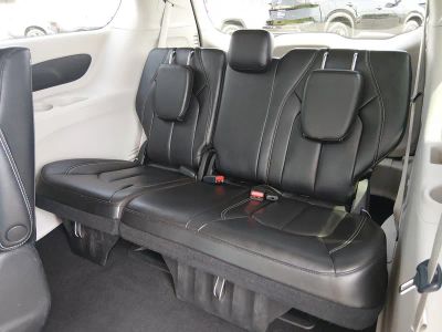 2023 Chrysler Pacifica — photo 17 view