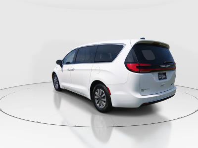 2023 Chrysler Pacifica — detail view