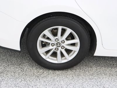 2025 Toyota Camry FWD - Photo 6