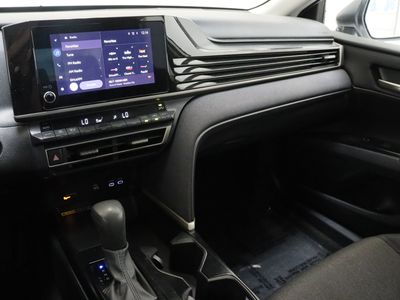 2025 Toyota Camry FWD - Photo 15