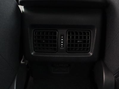 2025 Toyota Camry FWD - Photo 28