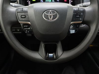 2025 Toyota Camry FWD - Photo 23