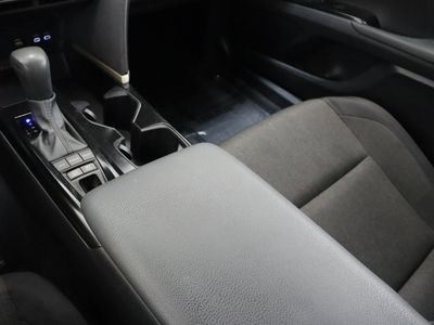 2025 Toyota Camry FWD - Photo 16
