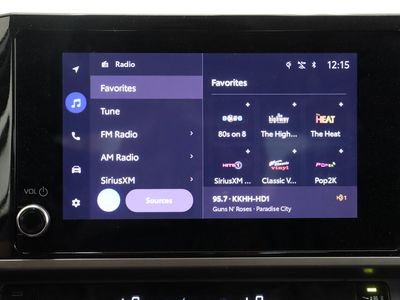 2025 Toyota Camry FWD - Photo 18