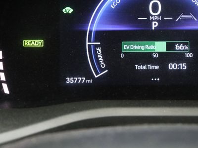 2025 Toyota Camry FWD - Photo 39