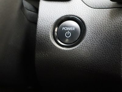 2025 Toyota Camry FWD - Photo 17
