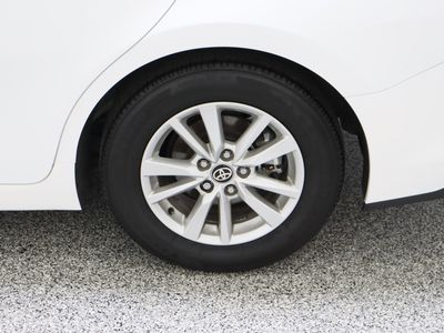 2025 Toyota Camry FWD - Photo 10