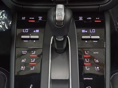 2025 Porsche Macan - Photo 19