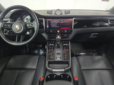2025 Porsche Macan - Photo 13