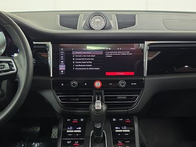 2025 Porsche Macan - Photo 16