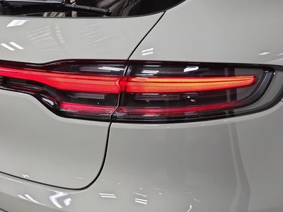 2025 Porsche Macan - Photo 30