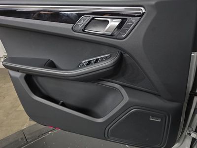 2025 Porsche Macan - Photo 22