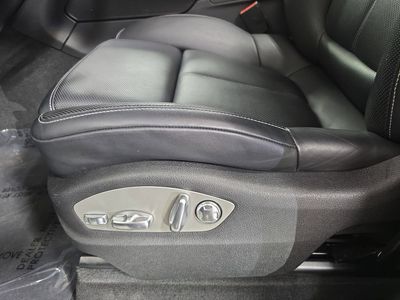 2025 Porsche Macan - Photo 23