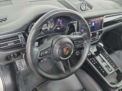 2025 Porsche Macan - Photo 4