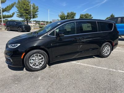 2026 Chrysler Pacifica — photo 9 view