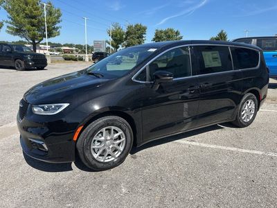 2026 Chrysler Pacifica — photo 8 view