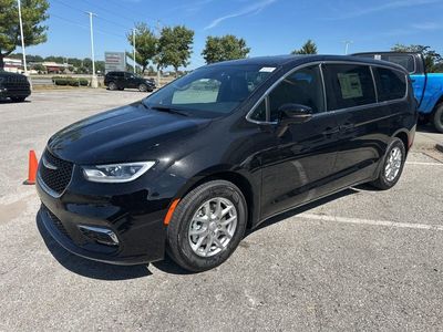2026 Chrysler Pacifica — photo 7 view