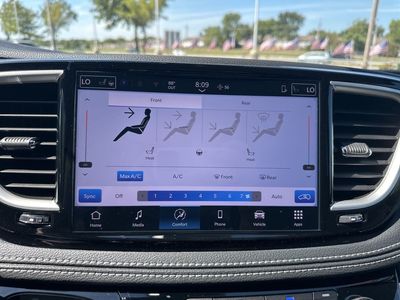 2026 Chrysler Pacifica — photo 14 view