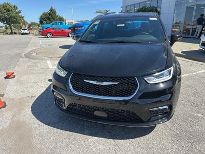 2026 Chrysler Pacifica — photo 11 view