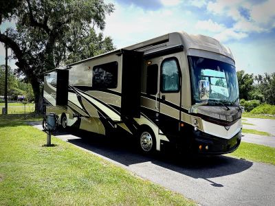 2018 Fleetwood Discovery LXE — front three-quarter view