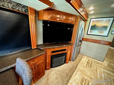 2018 Fleetwood Discovery LXE — photo 12 view