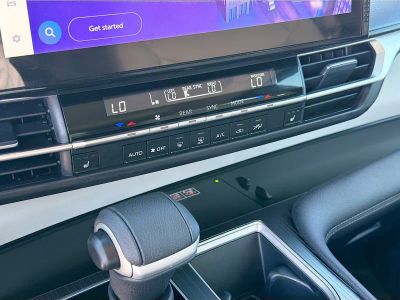 2025 Toyota Sienna — photo 34 view