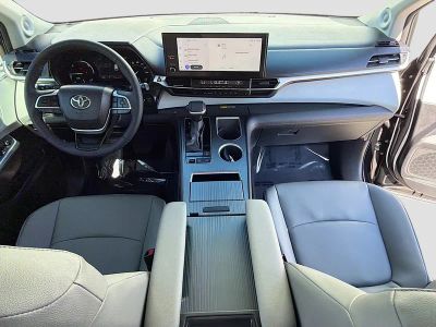 2025 Toyota Sienna — photo 15 view