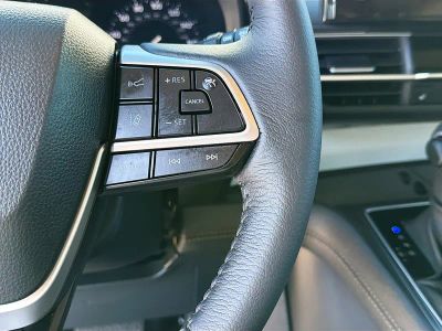 2025 Toyota Sienna — photo 38 view