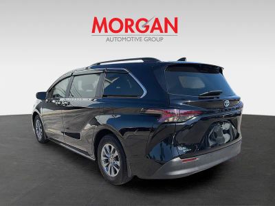2025 Toyota Sienna — detail view