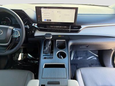 2025 Toyota Sienna — photo 18 view