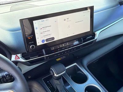 2025 Toyota Sienna — photo 28 view