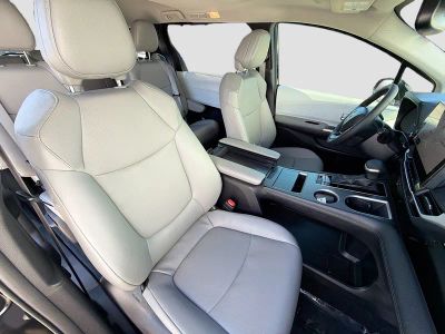 2025 Toyota Sienna — photo 14 view