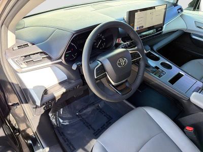 2025 Toyota Sienna — photo 26 view