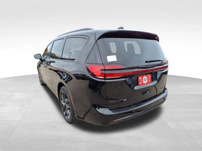 2026 Chrysler Pacifica — rear three-quarter view