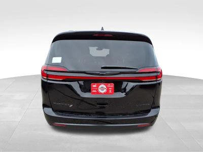 2026 Chrysler Pacifica — detail view