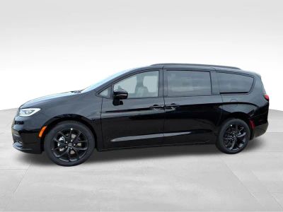 2026 Chrysler Pacifica — side profile view