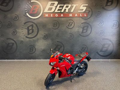2015 Honda CBR300R — side profile view