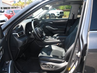 2020 Toyota Highlander - Photo 8