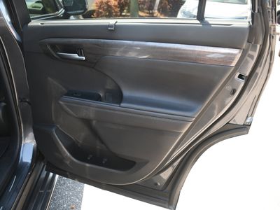 2020 Toyota Highlander - Photo 22