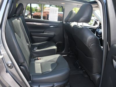 2020 Toyota Highlander - Photo 21