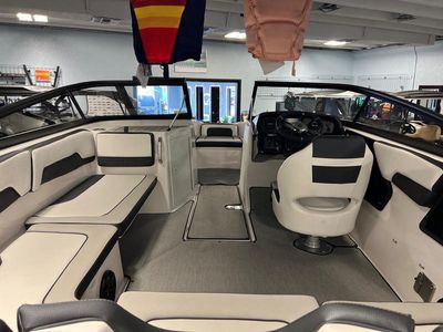 2025 Yamaha Boats AR195 - Photo 5