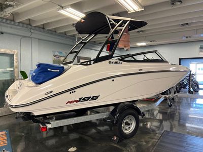 2025 Yamaha Boats AR195 - Photo 2