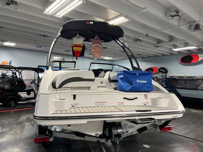 2025 Yamaha Boats AR195 - Photo 3