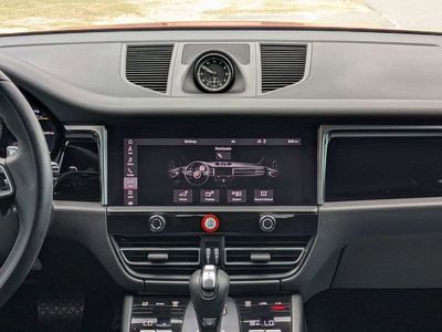 2023 Porsche Macan - Photo 18