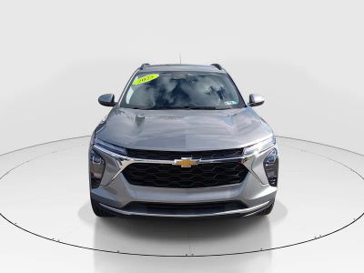 2025 Chevrolet Trax - Photo 2