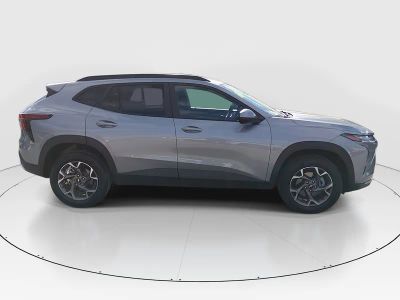 2025 Chevrolet Trax - Photo 8