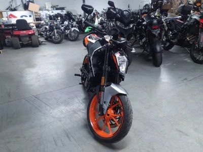 2023 KTM 200 Duke — front three-quarter view