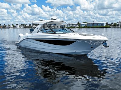 2025 Sea Ray SLX 400 Outboard - Photo 2
