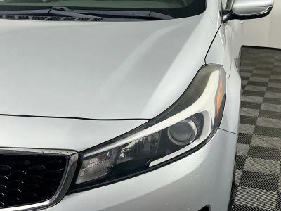 2017 Kia Forte — photo 9 view