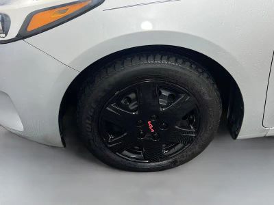 2017 Kia Forte — photo 11 view